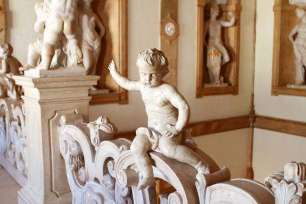 В якості нового назви було вибрано італійське жіноче ім'я Мірабель, що означає чудовий і прекрасний