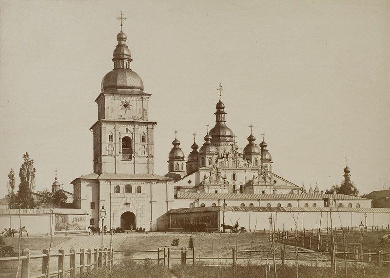 Так собор виглядав на фотографії 1875 року