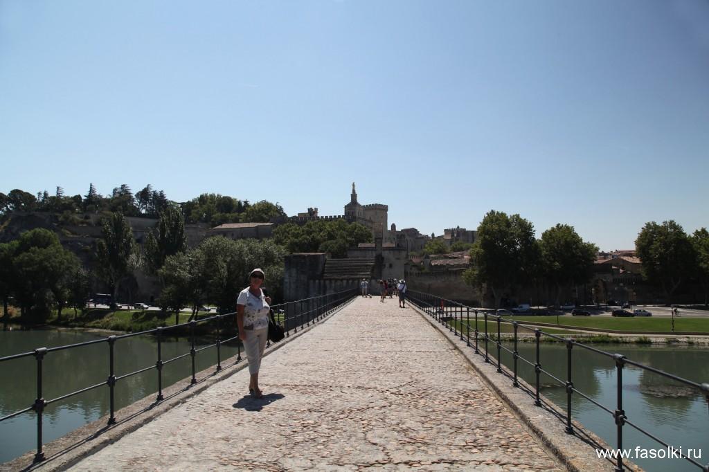 Міст відкритий для відвідування, вхід платний