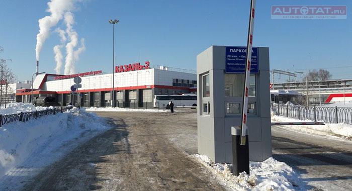 Парковка поруч з ЖД-вокзалом Казань-2 на вул