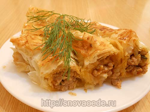 Тісто філо, так само як і   листкове тісто   , Дуже зручно для приготування різних пирогів, як з солодкою начинкою, так і з солоною