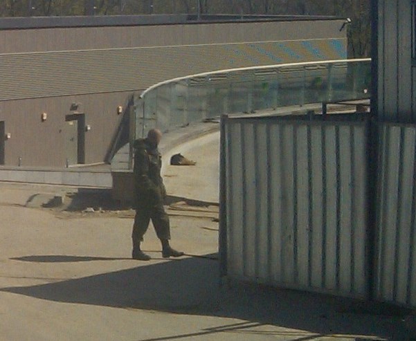 Охоронці фірми Амадеус Ко журналістів пускати всередину дата-центру відмовлялися, в результаті мене провела на територію внутрішня охорона