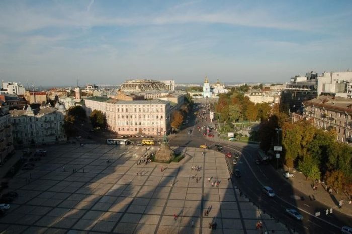 Гра тіней на оглядових майданчиках дзвіниці: