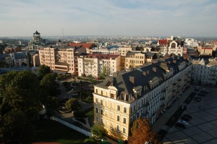 Вид на місто з дзвіниці: Софійська площа, Михайлівський Монастир: