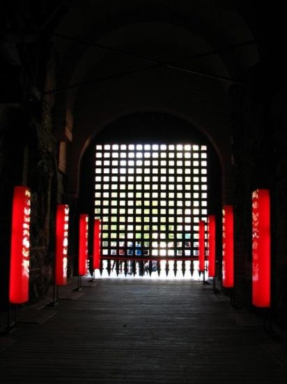 У 1037 році, коли вони з'явилися, масштаби міста були зовсім інші, і Золоті ворота служили головним в'їздом до столиці