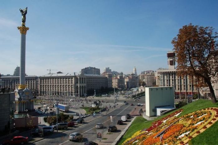 Пам'ятник архітектору Городецкму   І тут, нам допоміг добрий дядечко, який сам запропонував допомогти, проводив, та ще й багато чого цікавого розповів