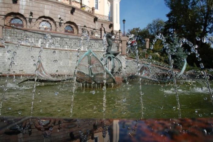 Фасад будівлі, випадково помітила: