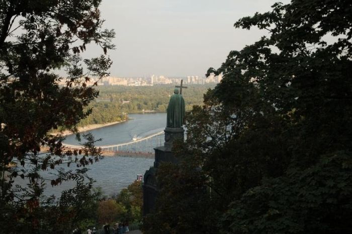 Звідти у мене за планом було дійти до Поштової площі, побачити пам'ятник Володимиру Хрестителю, пам'ятник першому електричному трамваю і на фунікулері піднятися на Володимирську гірку