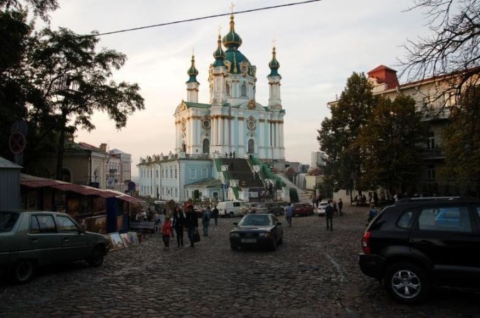 Дійшли до спини Володимира, зробили класичний кадр і відправилися в сторону Андріївської церкви