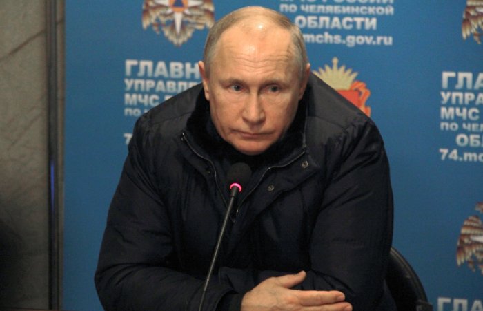 Глава держави екстрено вилетів до міста, де через вибух газу обвалився під'їзд житлової багатоповерхівки   Президент РФ Володимир Путін під час екстреної наради по ситуації з вибухом газу в Магнітогорську   Фото: ТАСС, Ілля Московець   Москва