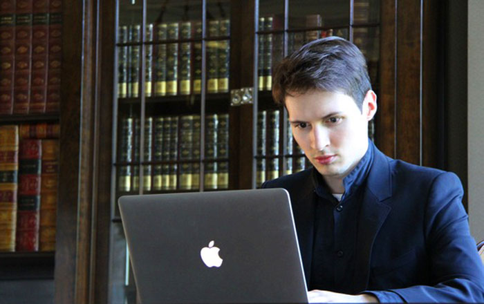 Павло Дуров заявив, що його звільнили, не дивлячись на те що він відкликав подану в березні заяву про відставку   Прес-служба соціальної мережі Вконтакте повідомила про припинення повноважень Павла Дурова як генерального директора мережі