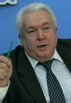 Він мені не товариш