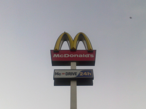 Хоча, звичайно, благодійністю вони теж займаються