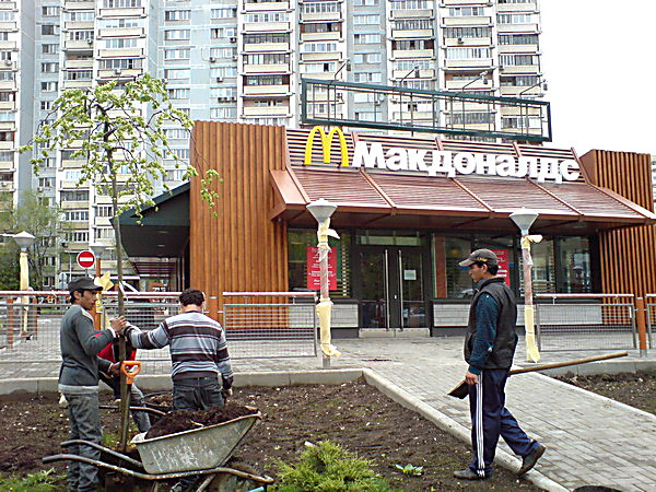 Клоунів у нас в місті, звичайно, вистачає, але могли б і додати парочку