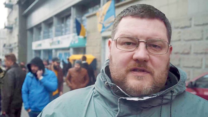 Молодим людям влаштували допит, вилучили їх електроніку і отримали доступ до їх акаунтів в соціальних мережах