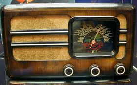 У 1960 році Чехословацька радіо підпорядковувалося безпосередньо ЦК Компартії, через що вплив комуністичної ідеології було посилено ще більше