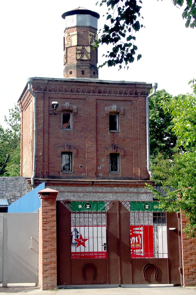 В інших російських землях у схожих з кокошники головних уборів були інші назви: «каблучок», «нахил», «злотоглав», «Рогачко», «сорока» або, наприклад, «Кокуй»