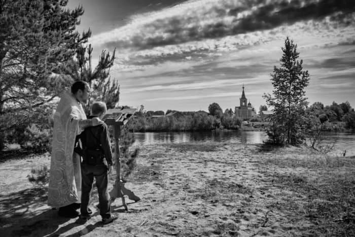 З соромом і трепетом вони сповідаються в гріхах своєї молодості, про які зовсім було забули, а завдяки перебудові механізму пам'яті згадали