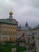 При вході зліва знаходиться церква ікони Божої Матері Одигітрії (1693 г