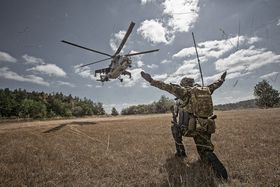 Фото: Ярміла Штукова   - Я багато разів бачила, як злагоджено і з якою віддачею працюють зі своїми підопічними наші кінологи