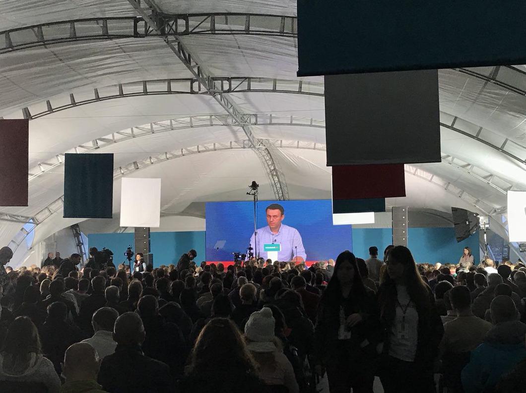 У неділю в 20 містах Росії проходять збори ініціативних груп для висунення політика Олексія Навального в президенти