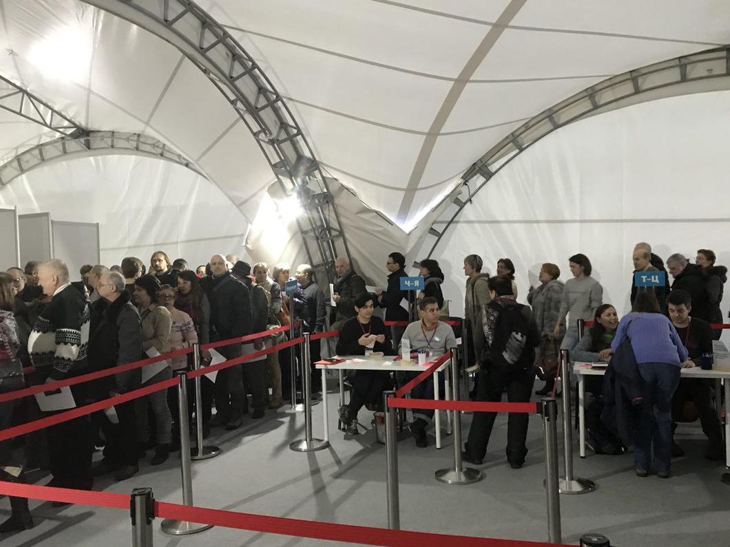 Там же наш журналіст виявив кухні під шатром