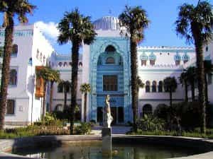 «Перед фінальним голосуванням депутат Бондар, який представляє закон, запропонував підтримати нову правку, якої і в помині не було в першому читанні», - стверджує Терьохін