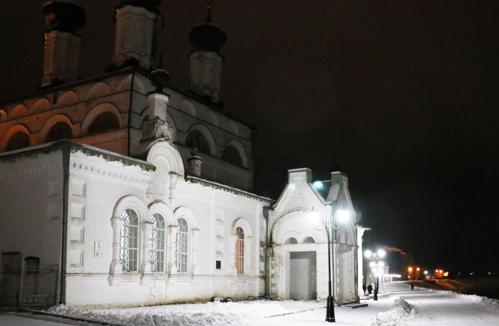 Після його смерті над місцем поховання побудували спочатку дерев'яну, а потім кам'яну церкву, в якій досі покояться мощі святого