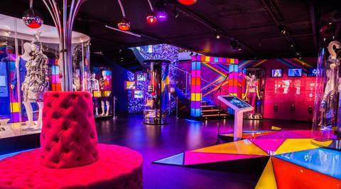 Відвідувачі виставки зможуть перевірити свої знання про Євробаченні, взявши участь у вікторині, і заспівати улюблені пісні в караоке на сцені