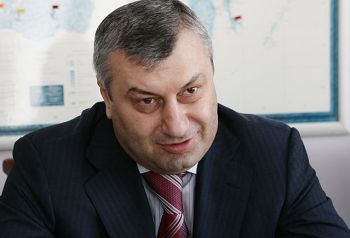 Нещодавно (22 грудня), прямо як подарунок на Різдво, прозвучало інтерв'ю екс-президента Південної Осетії Едуарда Кокойти, який оголосив про свої наміри балотуватися на пост Президента республіки на майбутніх 9 квітня 2017 р чергових виборах