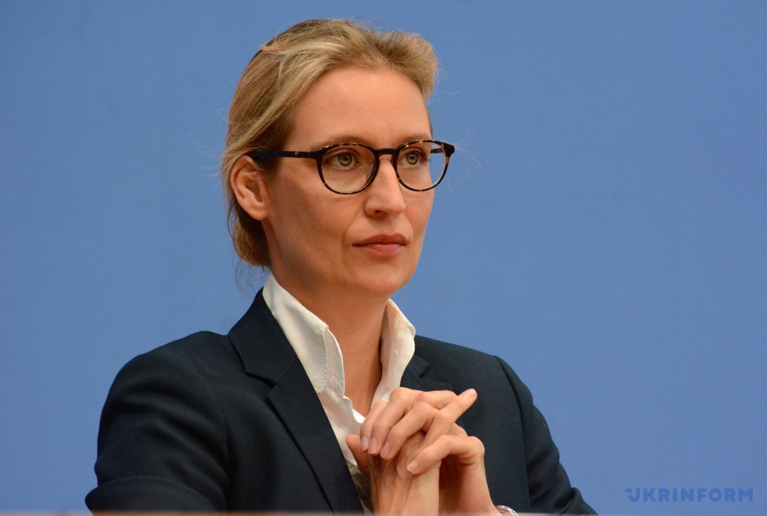 У АДГ переконані, що глава уряд переступила закон, відкривши кордони країни для біженців в 2015 році