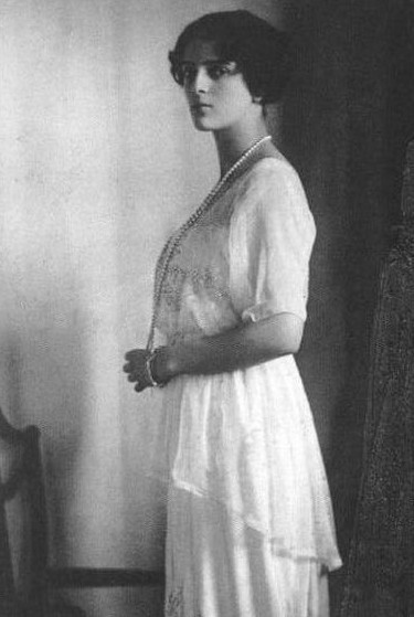 Запізнення, кава, куріння і кокетство з чоловіками клієнток штрафувалися шефом кабіни (хтось на кшталт сьогоднішнього модельного агента)