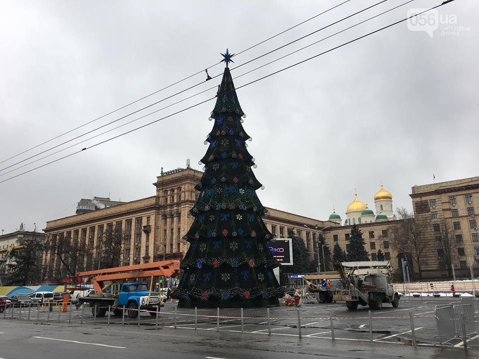 Також в цей же день о 17:30 урочисто відкриють ковзанку