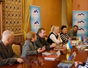 На заході були присутні генеральний директор «Софії Київської» Неля Куковальська, заступник генерального директора В'ячеслав Корнієнко, заступник завідувача відділу історичних пам'яток заповідника Ірина Марголіна, провідний науковий співробітник Надія Нікітенко, провідний археограф українського інституту археографії та джерелознавства Поліна Яніцька та інші наукові співробітники заповідника