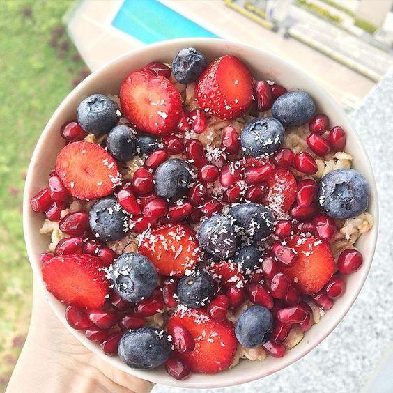 Завдяки легкості приготування і смаку овес увійшов до складу багатьох страв: від простої юшки до Хаггіса - страви із запеченої вівсянки, овечих потрухів з цибулею і шавлією