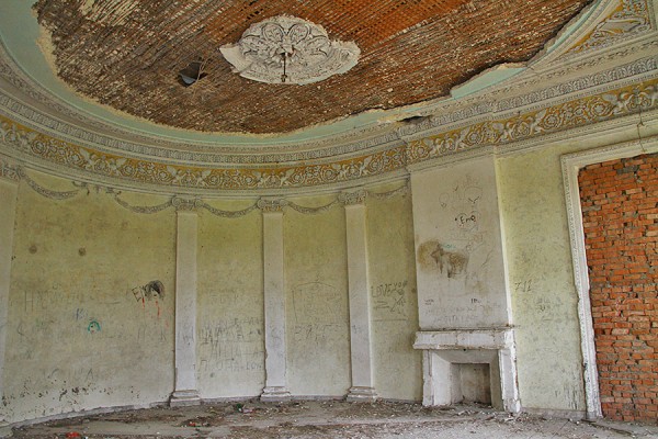 Добре, встигли хоча б дах перекрити