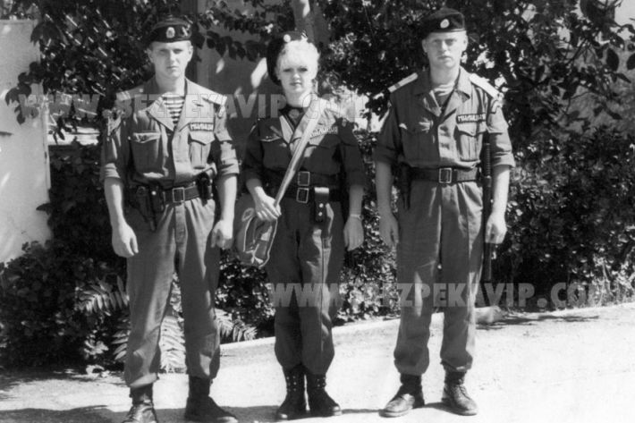 Співробітники севастопольської «Беркута» в чорних беретах з вишитими орлами