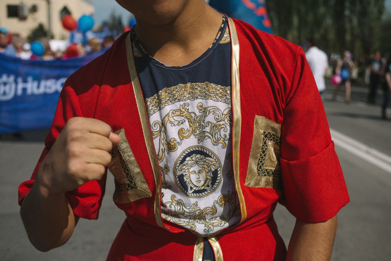 Він любить намаз здійснювати в мечеті, а це п'ять разів на день