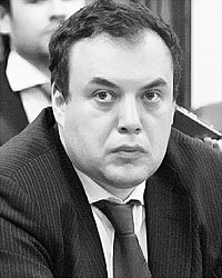 Член Громадської палати прокоментував ініціативу доповнити російський герб зображенням півмісяця   «Якщо йти назустріч побажанням муфтія, то і буддисти, і іудеї захочуть внести свою лепту в удосконалення герба