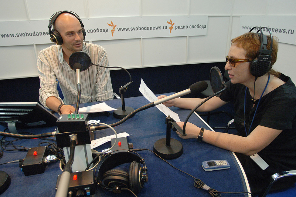 У 1987 році припинили глушити BBC і «Голос Америки», але потрібен був ще майже рік, щоб зупинити глушіння радіостанцій «Свобода» і «Вільна Європа»