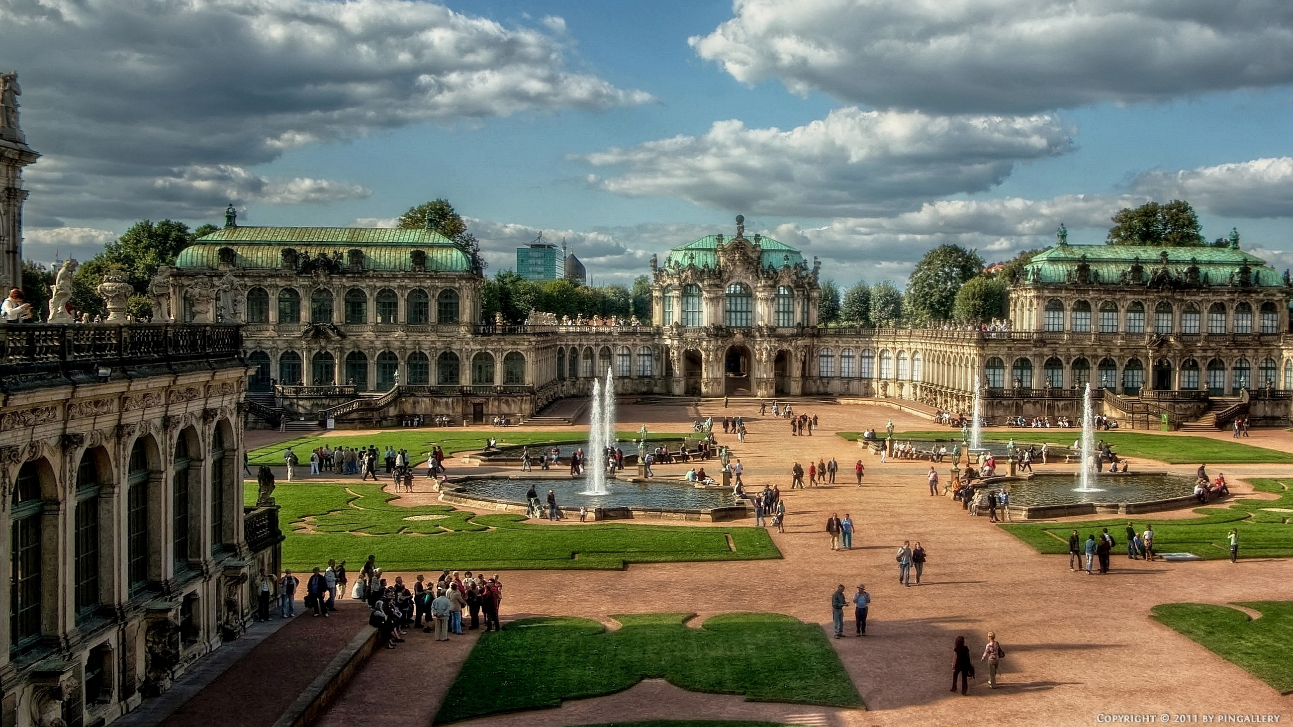 Влітку 1719 повинна була відбутися весілля кронпринца Фрідріха-Августа (1733-1763 - Август III, король польський і курфюрст саксонський) зі старшою дочкою померлого імператора Марією Жозеф