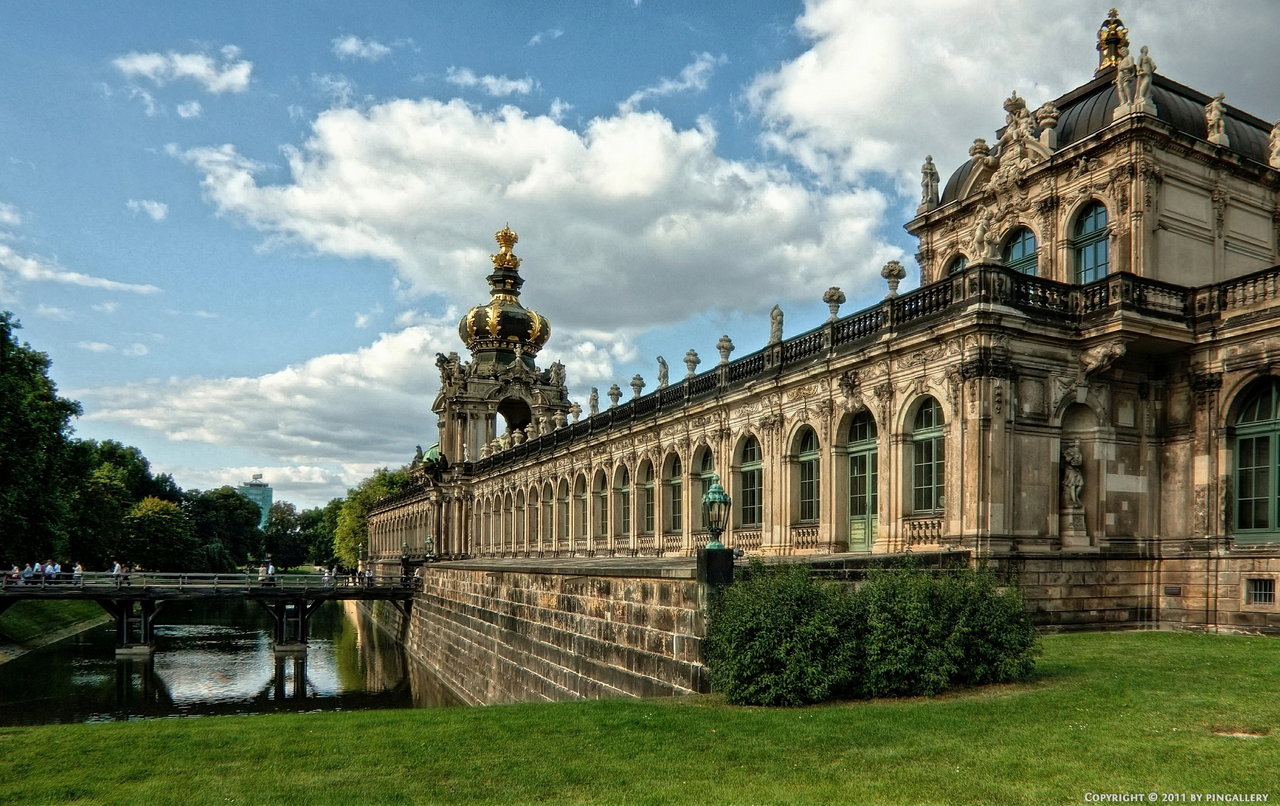 Цвінгер часто страждав від війн, перші серйозні руйнування були нанесені прусською армією під час Семирічної війни (1756-1763)