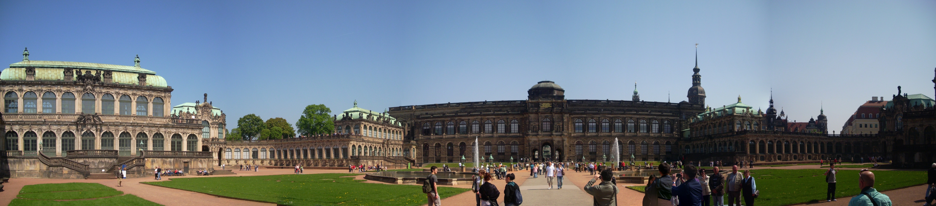 Цвінгеровская оранжерея - одна з перших оранжерей Німеччини, перевершила всі, що існувало до неї в цьому плані