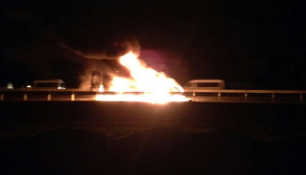 Так горів автобус з речами журналістів і правозахисників