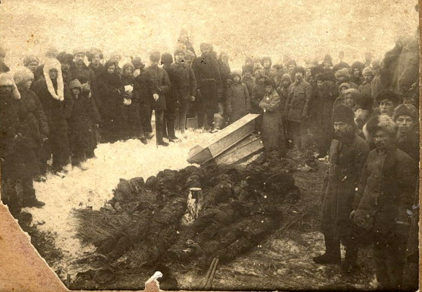 Томич переносять тіла розстелених учасників антіколчаковского повстання