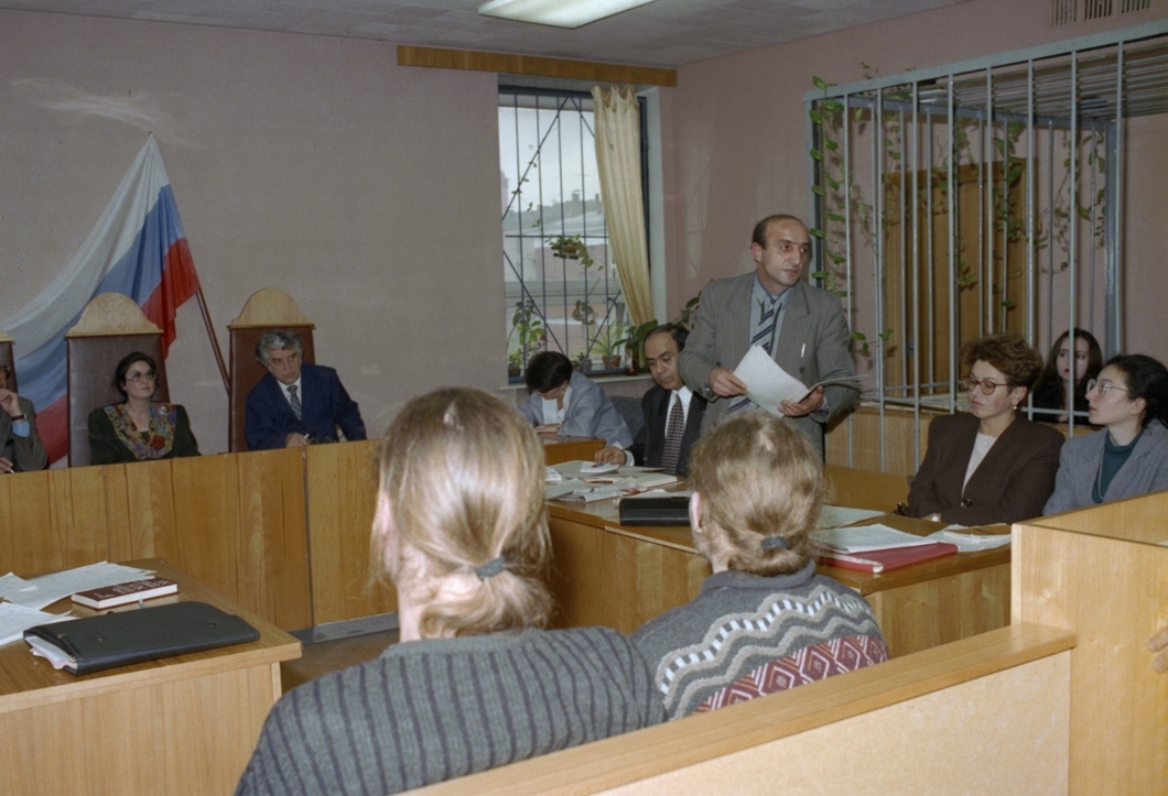У 1994 році Вітухновская опублікувала статтю про «наркомафії» в Росії, після чого її звинуватили в зберіганні та збуті наркотиків