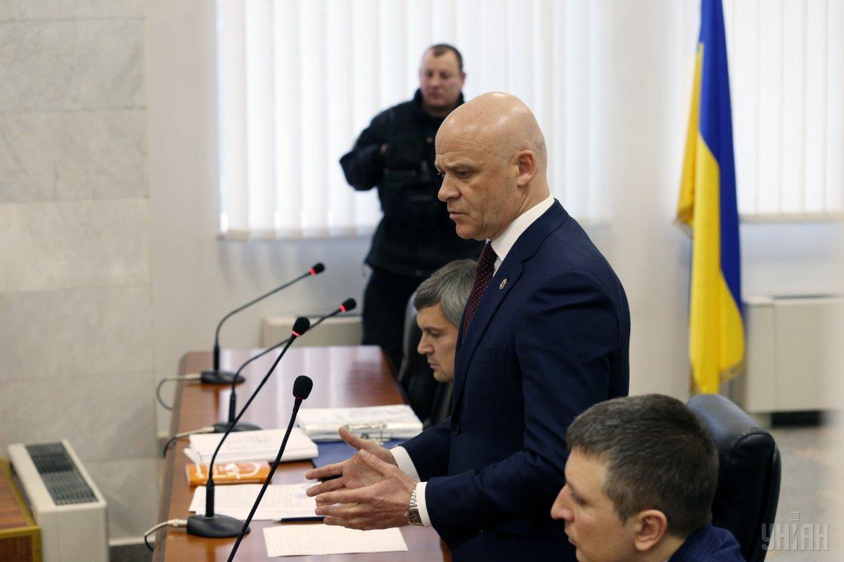 Офіційний представник Труханова, заявив, що останнім часом в соцмережах і деяких ЗМІ розміщені публікації під назвою «Як« потрібні »судді знімають арешти у справі Труханова»