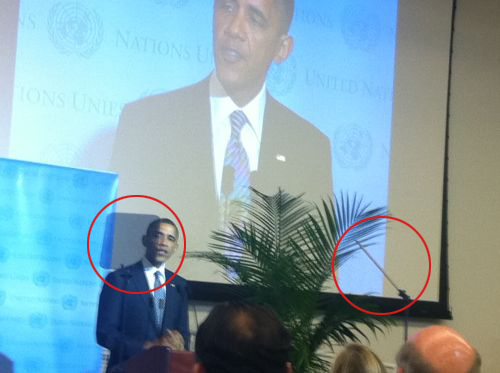 Коли слово взяв президент Франції Ніколя Саркозі, Обама слухав його, жуючи жуйку