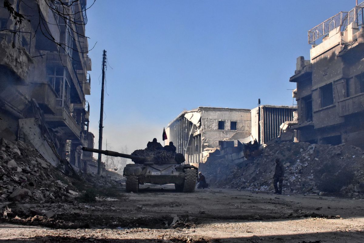 Танк військ Асада на вулиці Алеппо