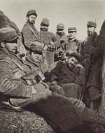 Чеські солдати у Франції   Чехов, які пов'язували свої надії на національне визволення з перемогою противників Австро-Угорщини, ставало все більше